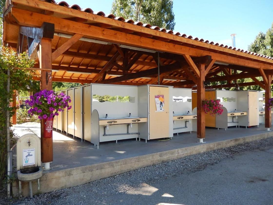 Hotel Les Chapelains à Saillans  Extérieur photo